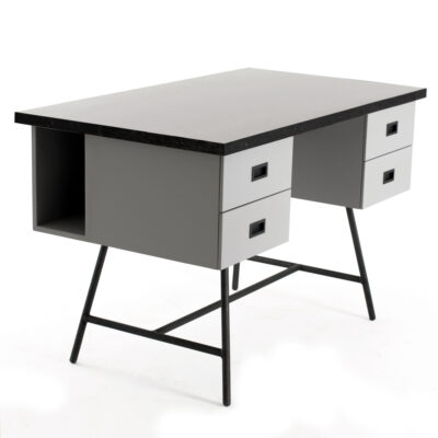 bureau-l50-gris-3-4-plongee-niche-gauche Bureau L50 gris vue de trois quarts en plongée avec niche latérale gauche