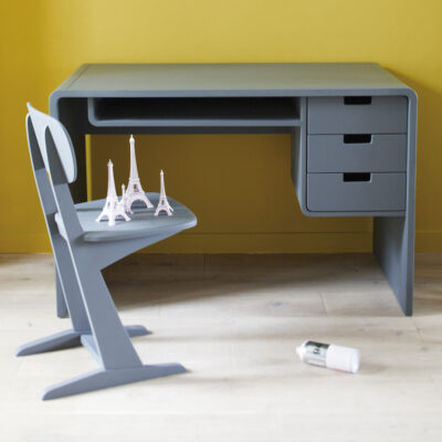 Bureau L65 bois peint gris souris avec chaise à patins grise