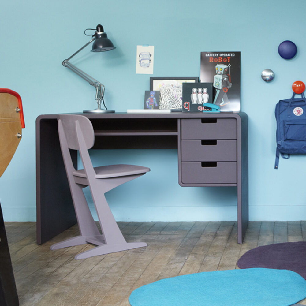 Bureau L65 gris souris et chaise à patins gris chambre garçon