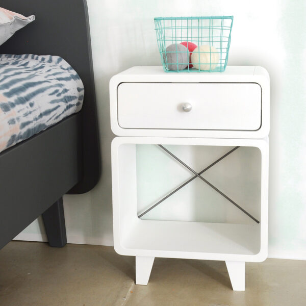 chevet-zzz-blanc-chambre-enfant Chevet ZZZ blanc dans une chambre d'enfant