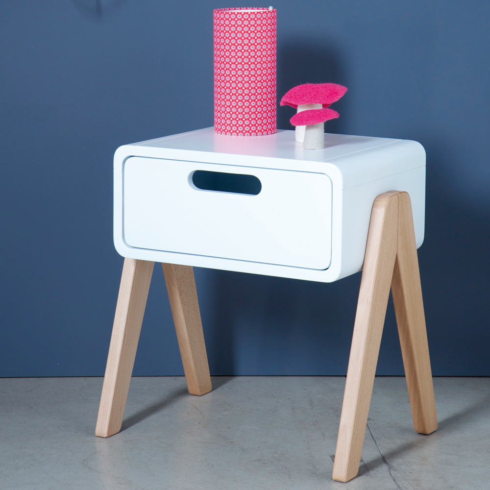 Chevet Petit Robot blanc et bois naturel ambiance bleue