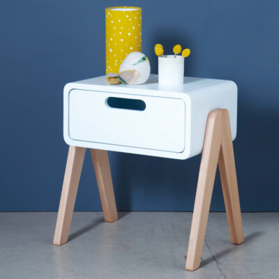 Chevet Petit Robot blanc et bois naturel ambiance douce
