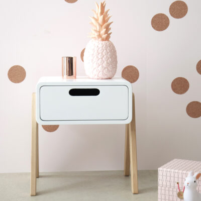 Chevet Petit Robot blanc et bois naturel ambiance pop déco