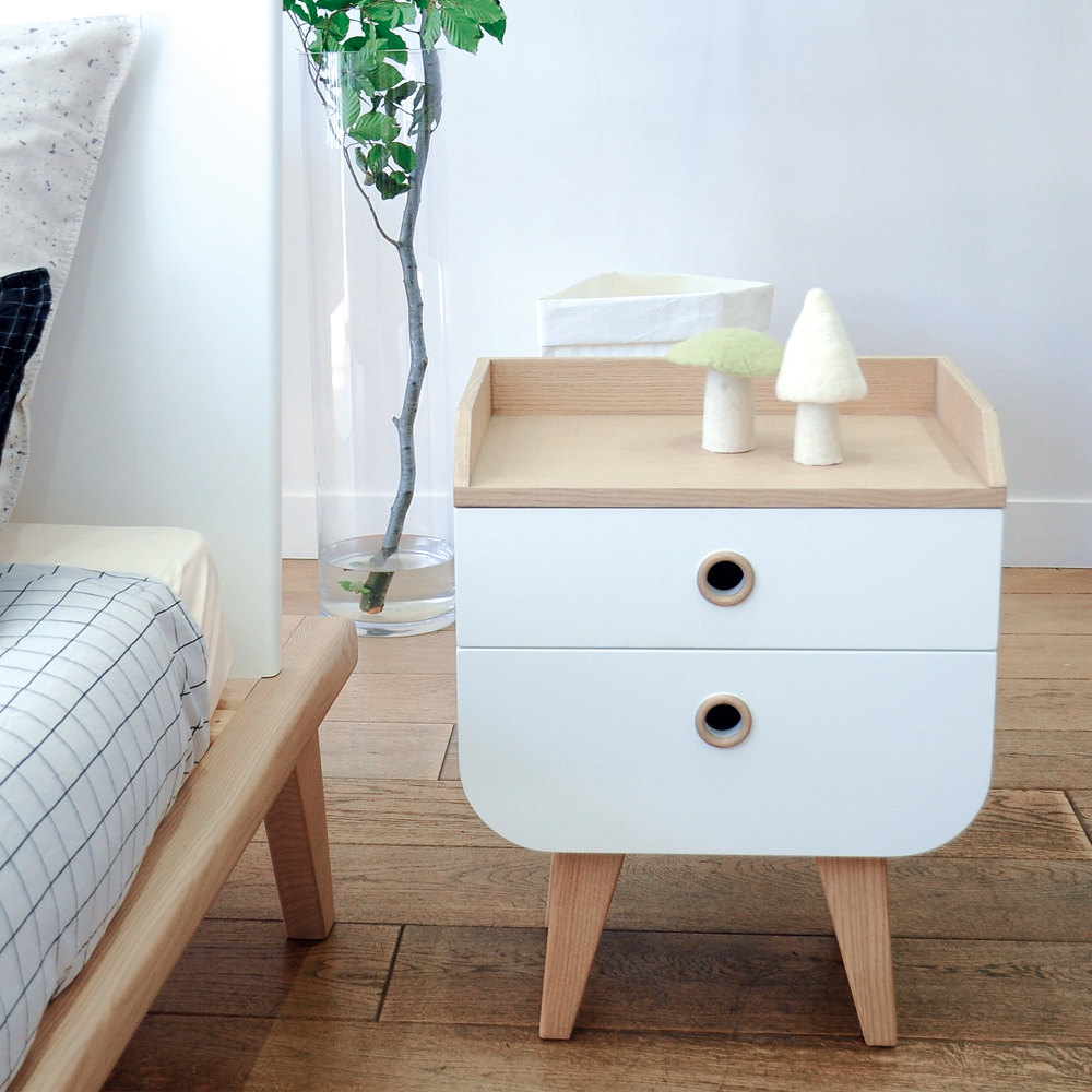Chevet Zen blanc et bois naturel dans une chambre