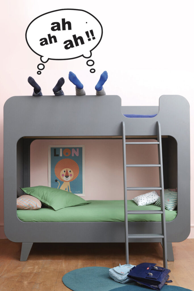 Lit Pile ou Face gris souris dans chambre enfant