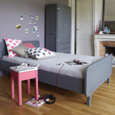 lit-rond-120x200-gris-chambre-adolescent Lit rond 120x200 cm gris dans une chambre d’adolescent