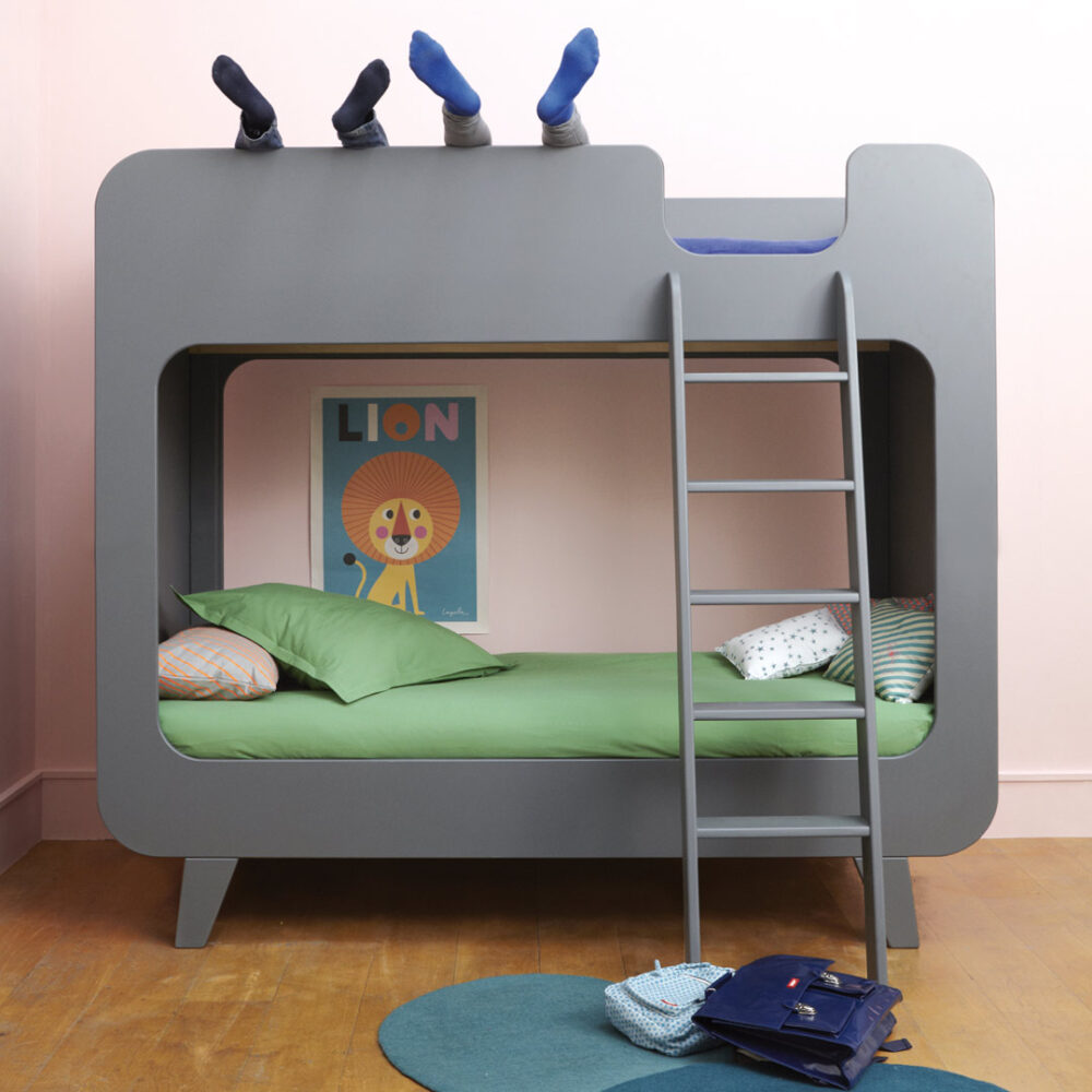 Lit superposé Pile ou Face en bois peint gris souris dans une chambre d'enfant