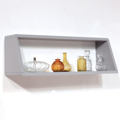 Étagère Engagée 80 cm coloris gris vue de côté avec objets décoratifs