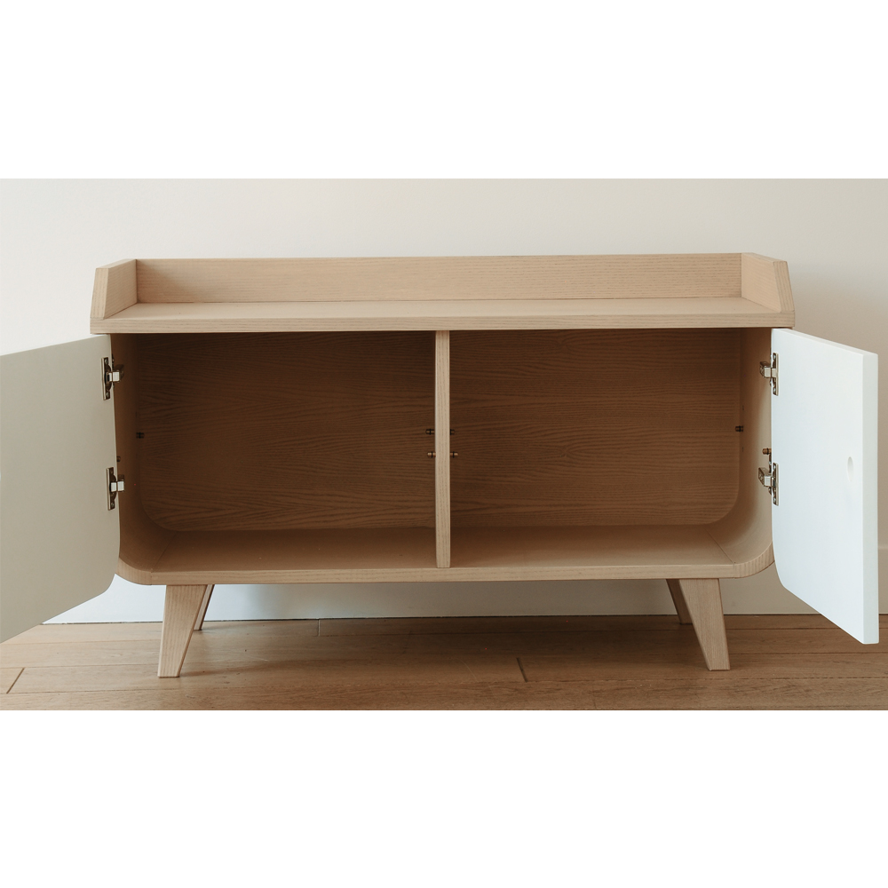 Petit buffet Zen frêne et blanc portes ouvertes sans étagères