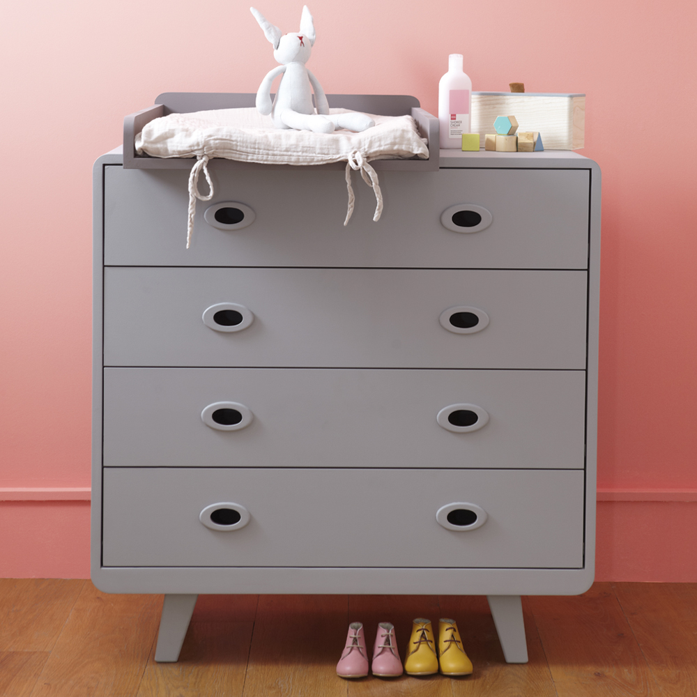 commode-toi-et-moi-grise-chambre-bebe Commode Toi & Moi grise dans une chambre bébé